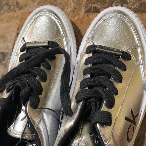 Shoes - Picture 6 of 6